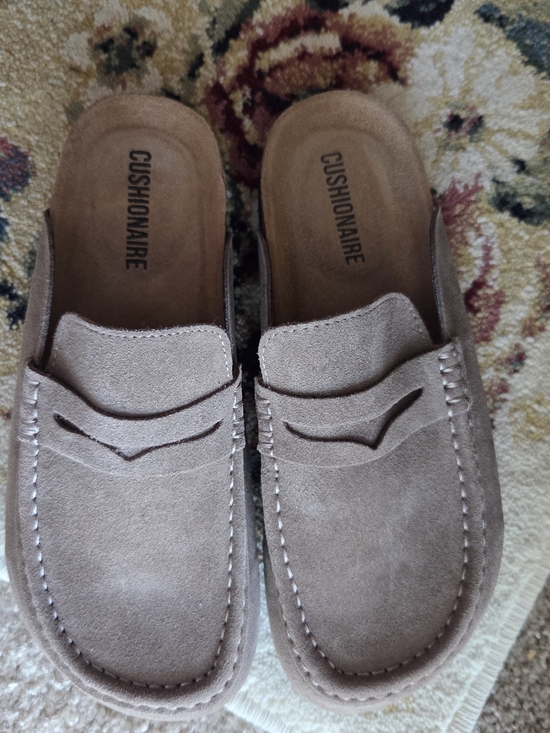 Cushionaire Shoes - Women's Size 7.5 Cushionaire Taupe Suede Clogs/Loafers